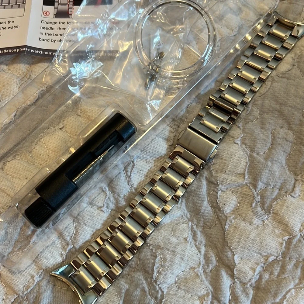 Watch band for round watch head